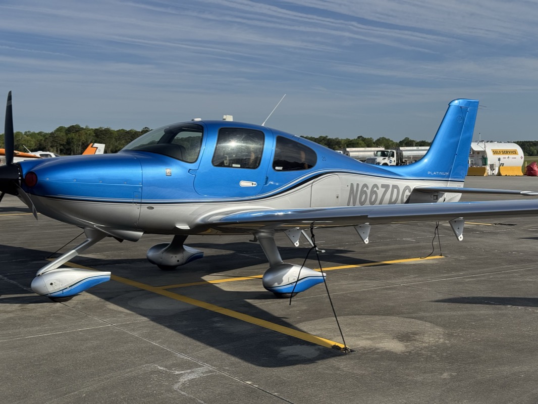 Cirrus SR20 G6 Tail · N667DG
