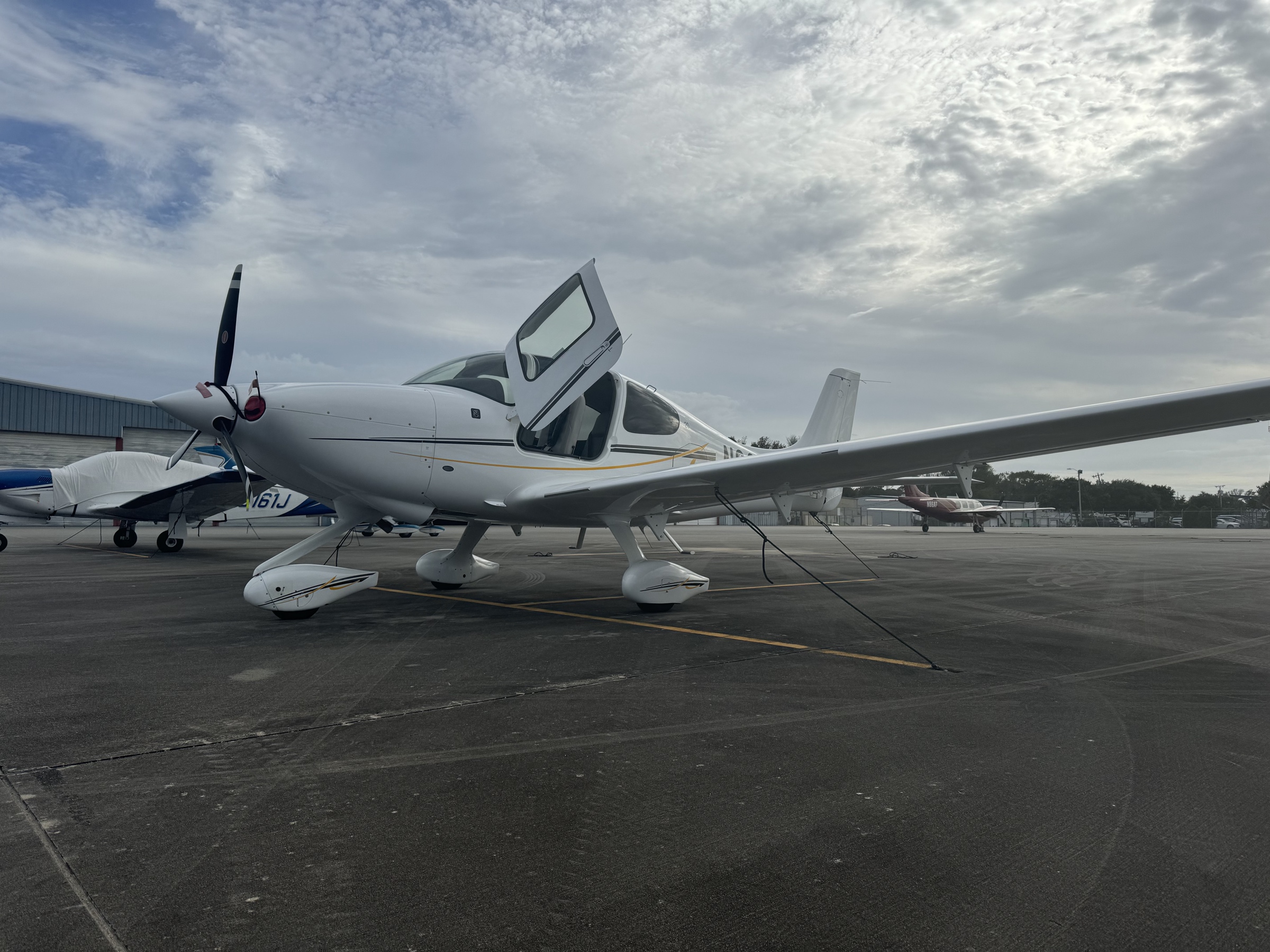 Cirrus SR20 G6 Tail · N803P